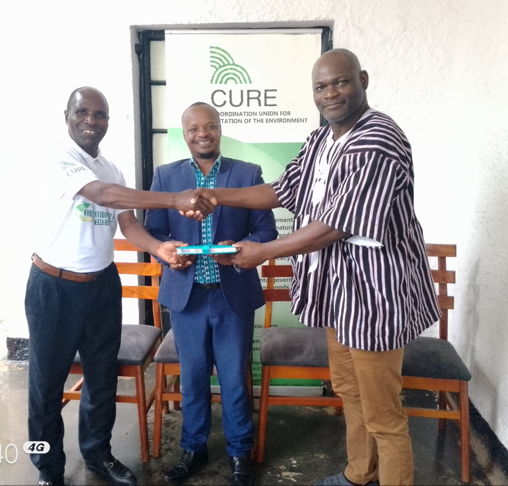 Reginald Mumba hand notes to Mkoka as Board chair Maynard Nyirenda looks on